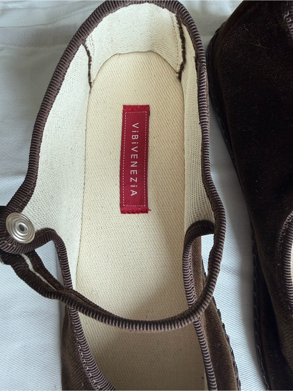 Vibi Venezia brown velvet Mary Jane flats - Picture 4 of 11